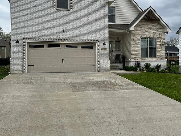 445 Crestwicke Ct — Photo 2