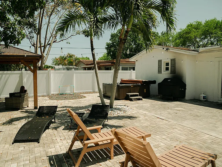 4815 Johnson St — Photo 31