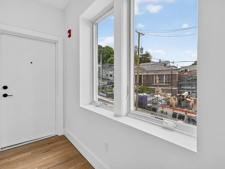 46 Hudson Ave #B — Photo 11