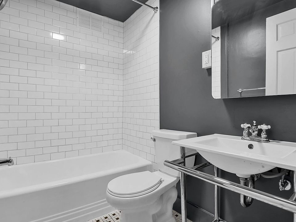 1st image of 441 E Town St APT 209