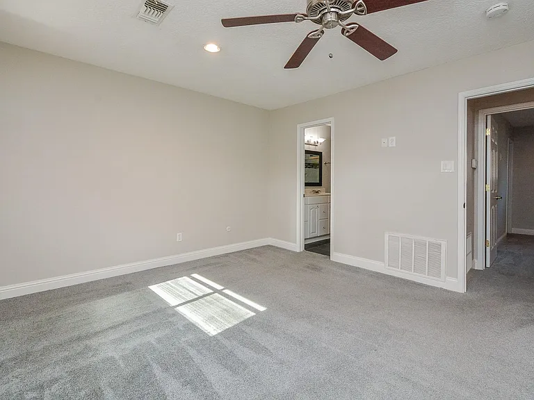13859 Hollowgreen Dr — Photo 28