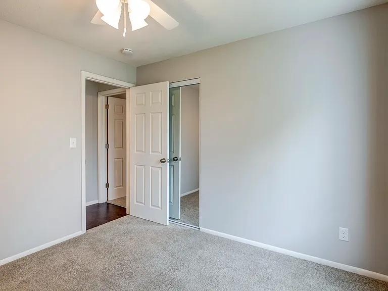 Edgerton Highlands Apartments — Photo 33