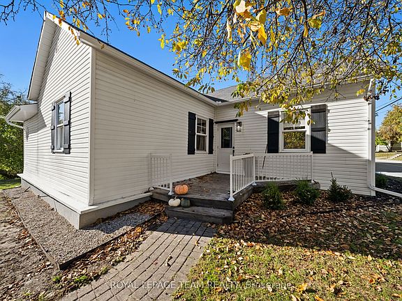 5th image of 5584 Manotick Main St