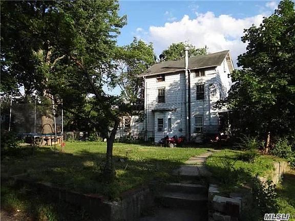 2nd image of 176 Jefferson Ave