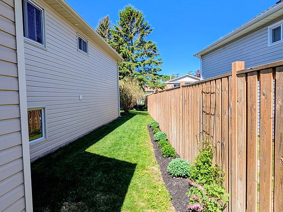 5th image of 22 Donald Cres
