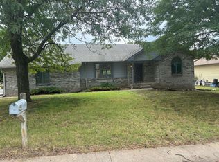 936 N Pin Oak Rd, Derby, KS 67037