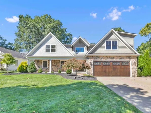 1836 Wynwood Dr, Rocky River, OH 44116