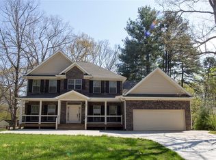 286 Foxcroft Dr, Asheville, NC 28806