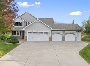 1613 Pinnacle Dr, Dundas, MN 55019