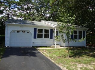 16 Rose La, Whiting, NJ 08759