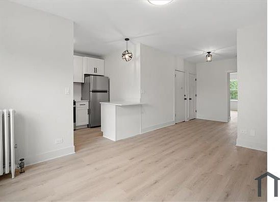 5th image of 3043 W Rosemont Ave #2