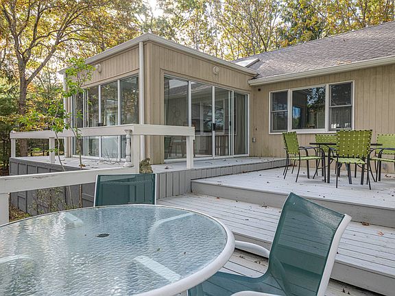 3rd image of 37 Round Pond Ln