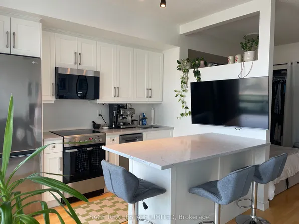 281 Mutual St #2107, Toronto, ON M4Y 3C4