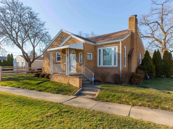 1305 Oakwood Blvd, South Bend, IN 46616
