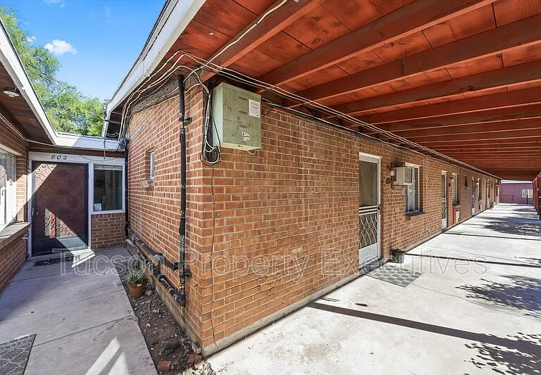 802 N Alvernon Way E — Photo 22