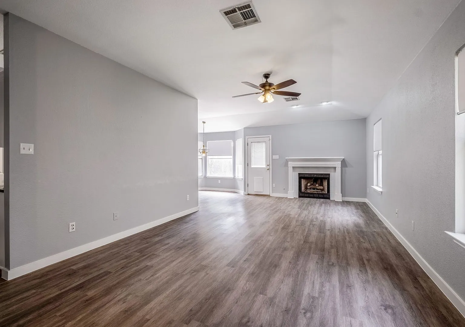 Imagine Coming Home to Comfort, Convenience & Style in North Austin! — Photo 3