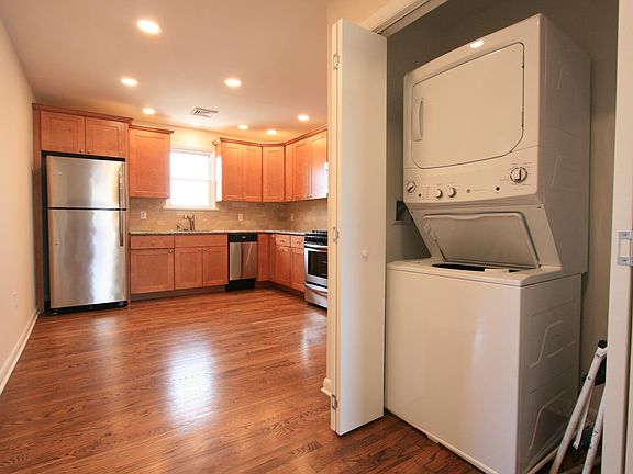 Kitchen and washer/dryer