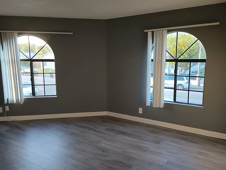 218 W Vermont Ave #10 — Photo 5
