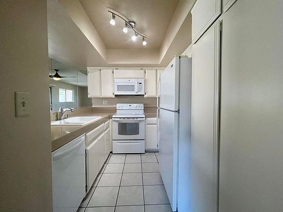 3rd image of 69746 Encanto Ct