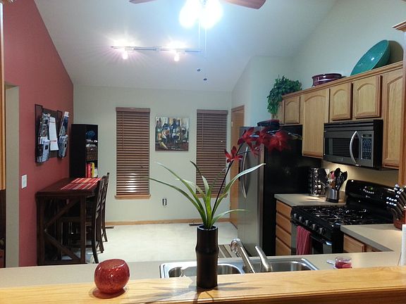 Large Eat-in-Kitchen