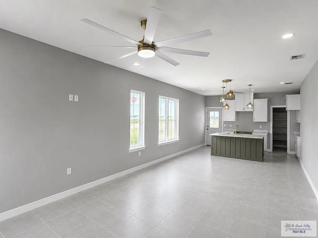 3 bed, 2.0 bath, 1353 sqft, $2,500 — Photo 2