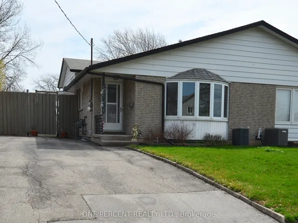 64 Dorchester Blvd, Saint Catharines, ON L2M 7T2
