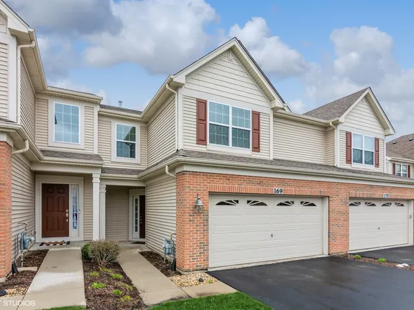 169 Remington Dr, St Charles, IL 60175
