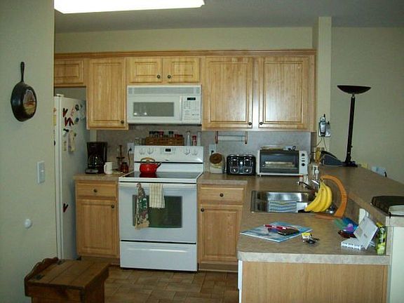 5th image of 64 Chimney Springs Dr