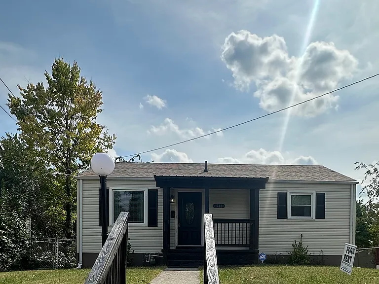 1218 Grayson Ave NW — Photo 2