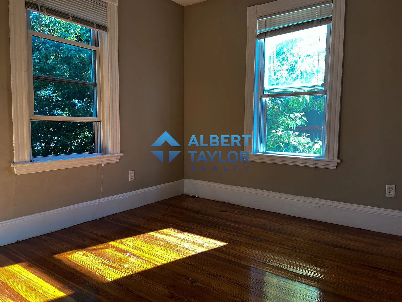 7 bed, 2200 sqft, $11,900 — Photo 4
