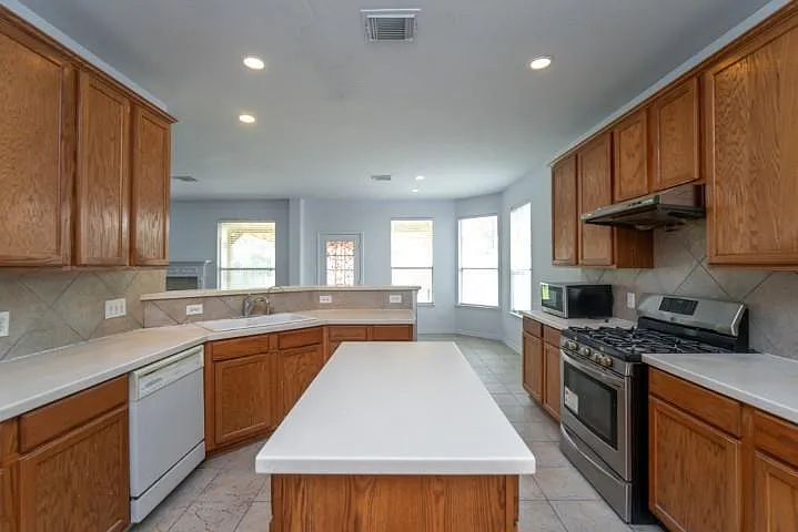 2322 Cool Springs Ln — Photo 11