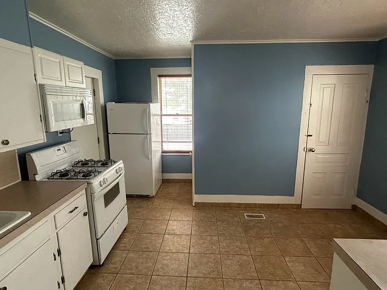 165 E Main St #1 — Photo 3