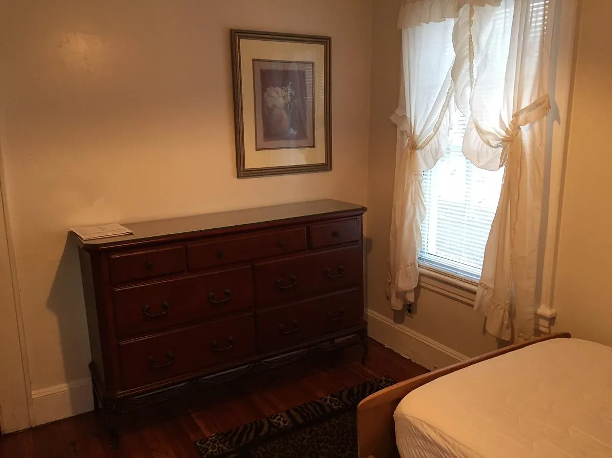 4 bed, $1,900 — Photo 3