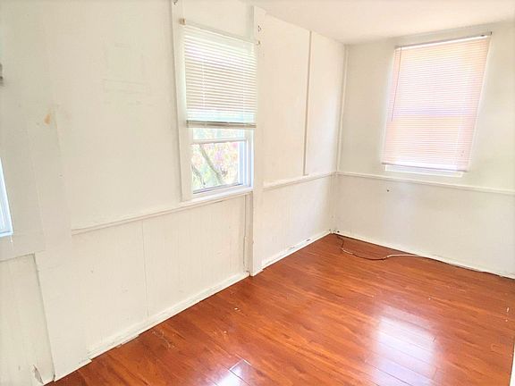 3rd image of 11203 15th Ave Unit 2