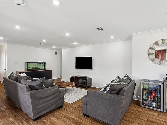 5th image of 3801 Charles Dr