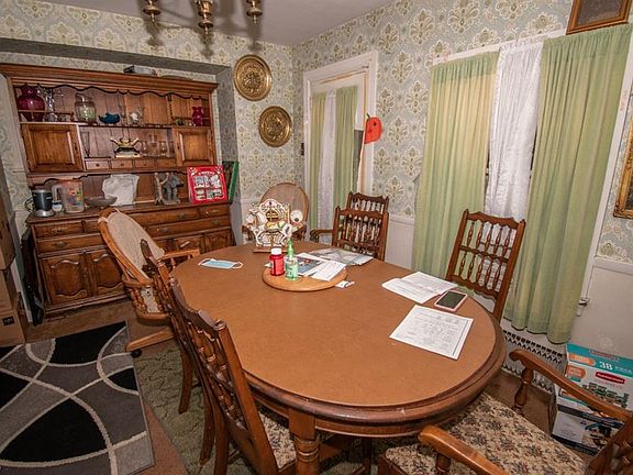 4th image of 474 Mistletoe Ave