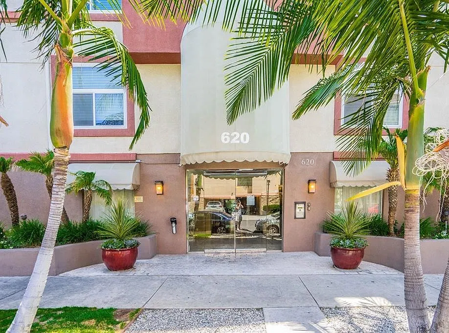 2 bed, 979 sqft, $2,800 — Photo 2