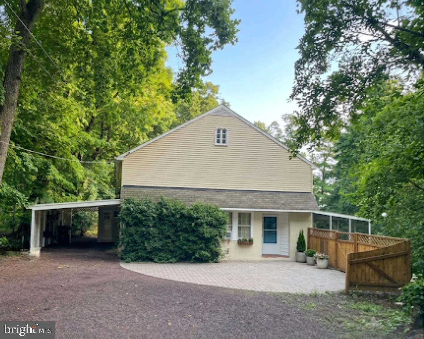 6 bed, 4.0 bath, 2468 sqft, $4,200 — Photo 4