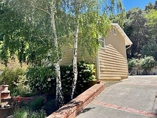 Cottage at the end of the driveway. Private and separated from main home