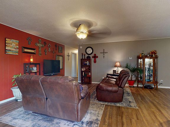 4th image of 11 Green Acre Dr