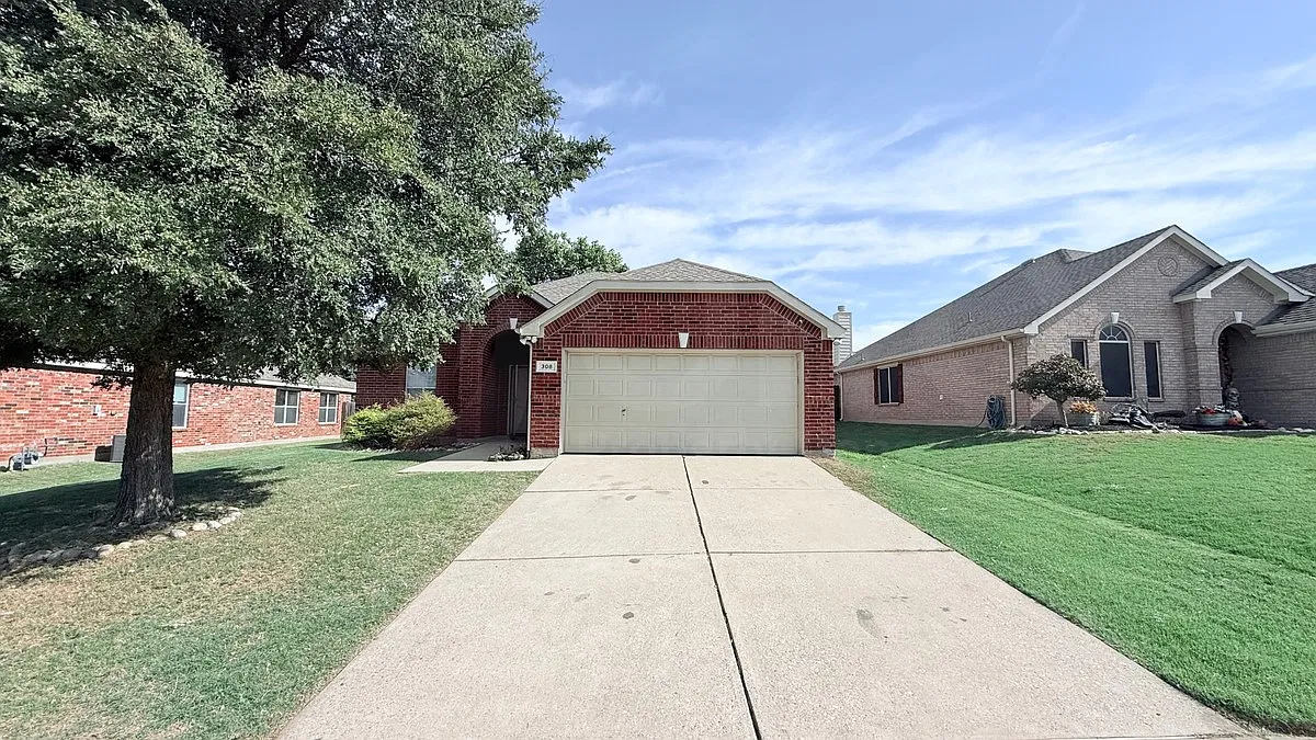 3 bed, 2.0 bath, 1670 sqft, $2,395 — Photo 1