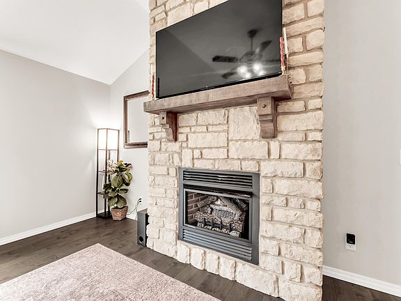 4th image of 876 E Ozark Jubilee Road