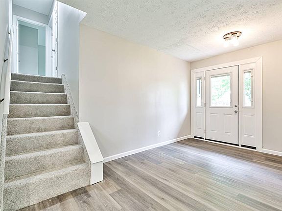 4th image of 11 Teresa Ct