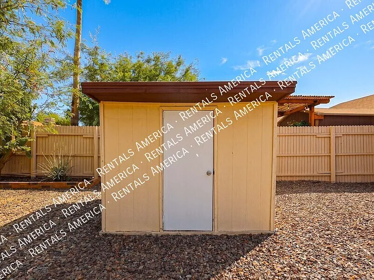 2842 E Irwin Ave — Photo 27