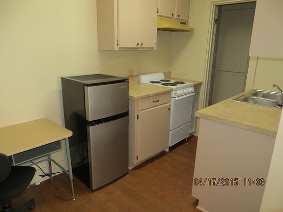 4th image of 1526 Avenue E APT B