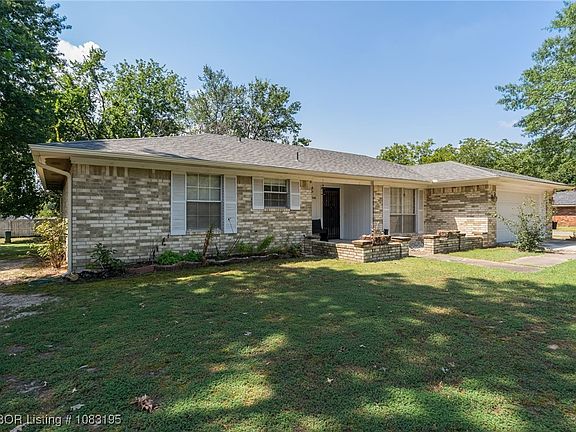 3rd image of 4700 Skywood Dr
