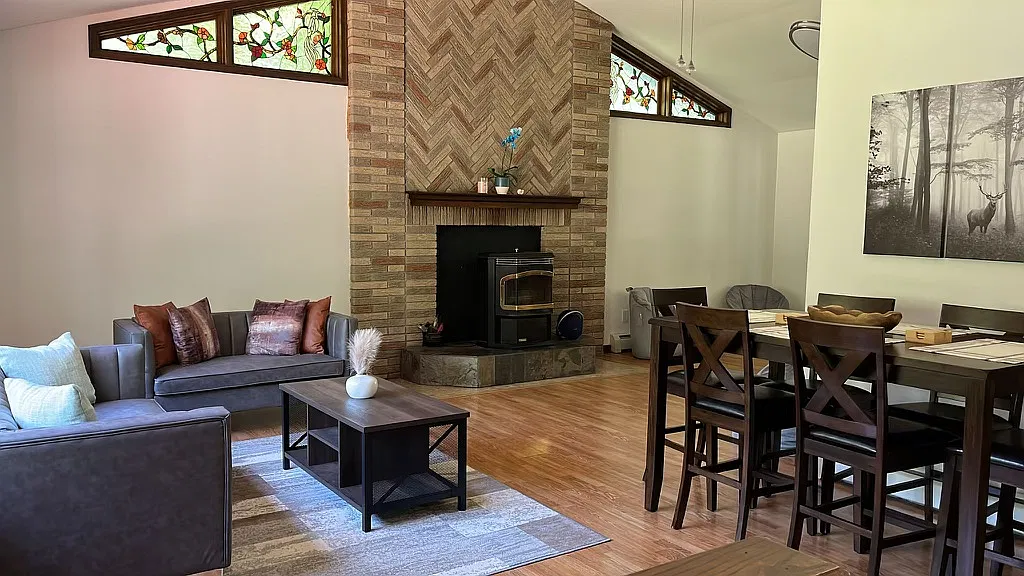 3 bed, 1600 sqft, $2,950 — Photo 2