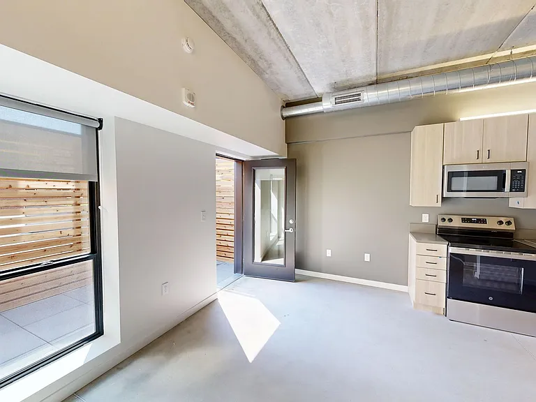 418 East Grand — Photo 23