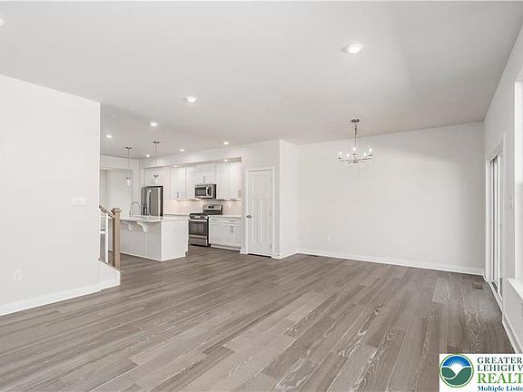 4th image of 1022 Watson Court Upper