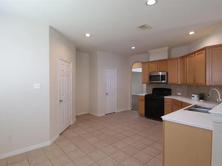 2027 Creek Run Dr — Photo 11